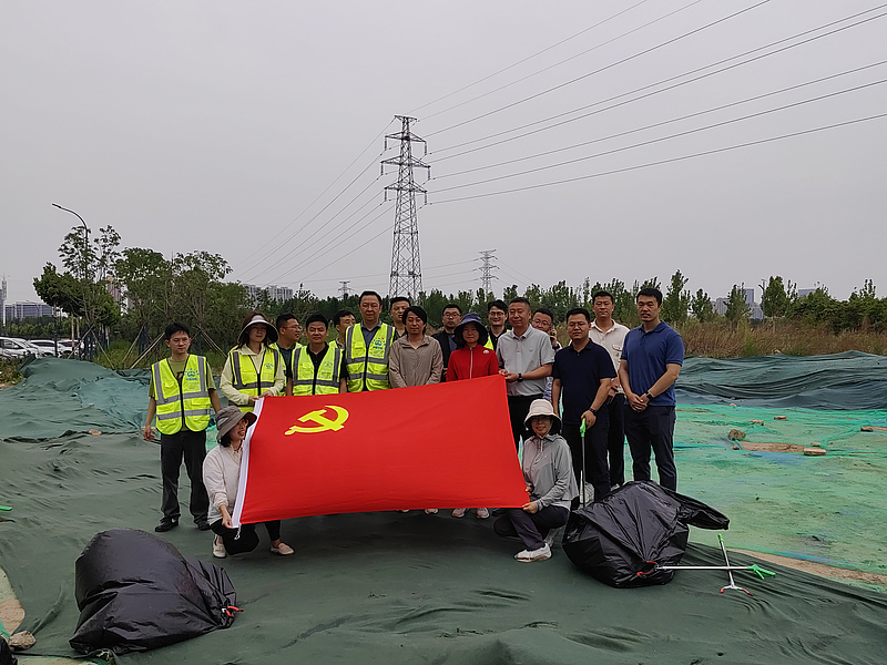 市政绿化项目部党支部联合中铁广州工程局市政环保公司沣西片区党支部开展“对标八项规定精神、锤炼作风扎根一线”主题党日活动