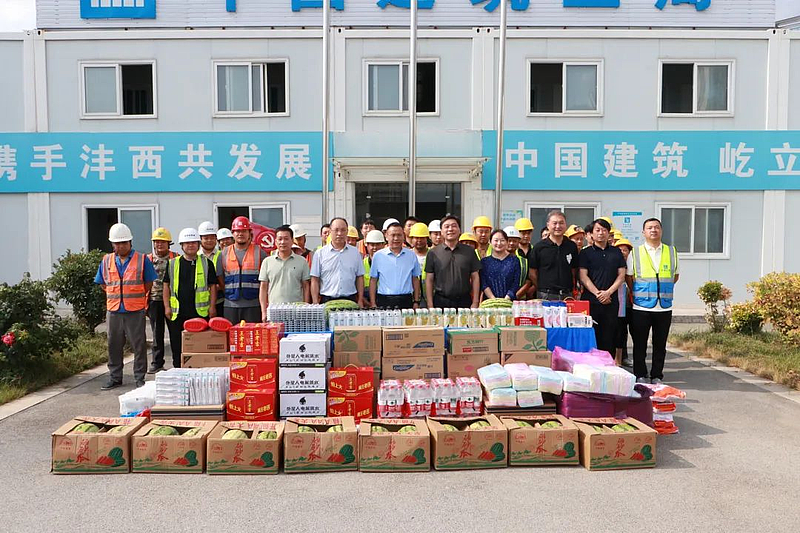 送清凉 鼓干劲 促建设