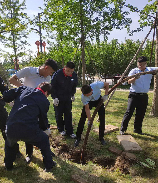 对草坪深井泵进行更换_副本.jpg